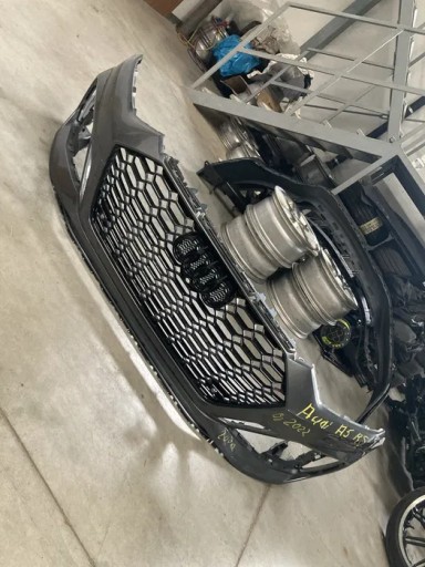 Передний бампер audi rs5 2 с решеткой камеры